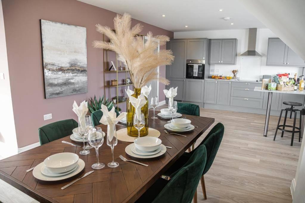 Bournecoast - Stylish Flat With Balcony - Sea Views - 10 Min Walk To Beach - Parking - Wifi - Fm8407 ボーンマス エクステリア 写真