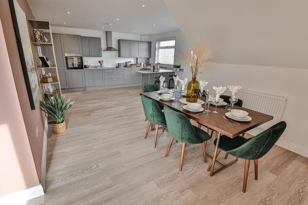Bournecoast - Stylish Flat With Balcony - Sea Views - 10 Min Walk To Beach - Parking - Wifi - Fm8407 ボーンマス エクステリア 写真