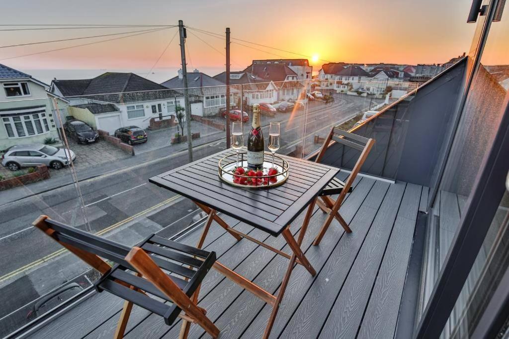 Bournecoast - Stylish Flat With Balcony - Sea Views - 10 Min Walk To Beach - Parking - Wifi - Fm8407 ボーンマス エクステリア 写真
