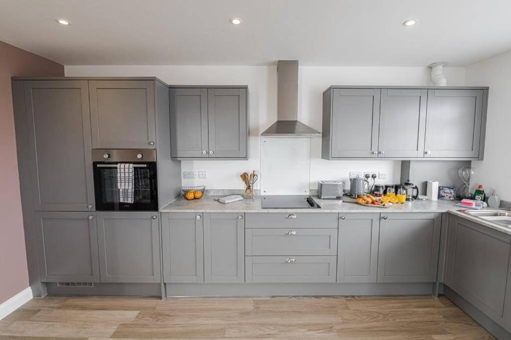 Bournecoast - Stylish Flat With Balcony - Sea Views - 10 Min Walk To Beach - Parking - Wifi - Fm8407 ボーンマス エクステリア 写真