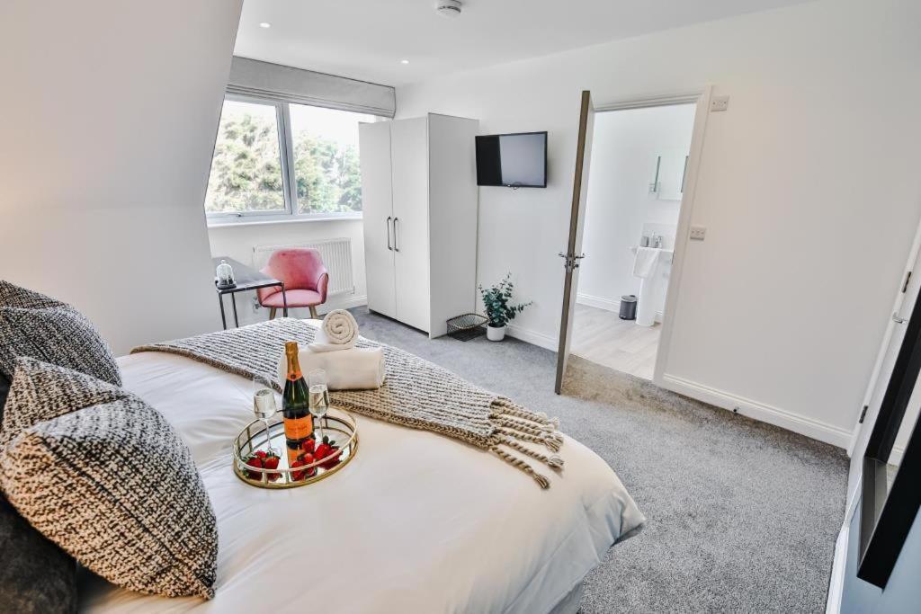 Bournecoast - Stylish Flat With Balcony - Sea Views - 10 Min Walk To Beach - Parking - Wifi - Fm8407 ボーンマス エクステリア 写真