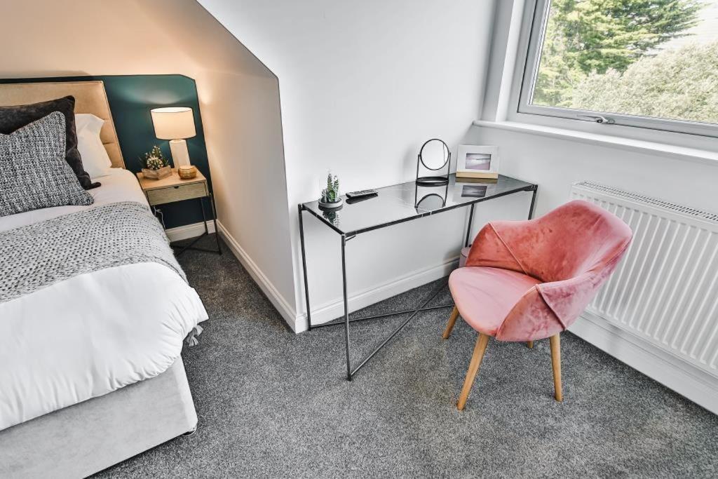 Bournecoast - Stylish Flat With Balcony - Sea Views - 10 Min Walk To Beach - Parking - Wifi - Fm8407 ボーンマス エクステリア 写真