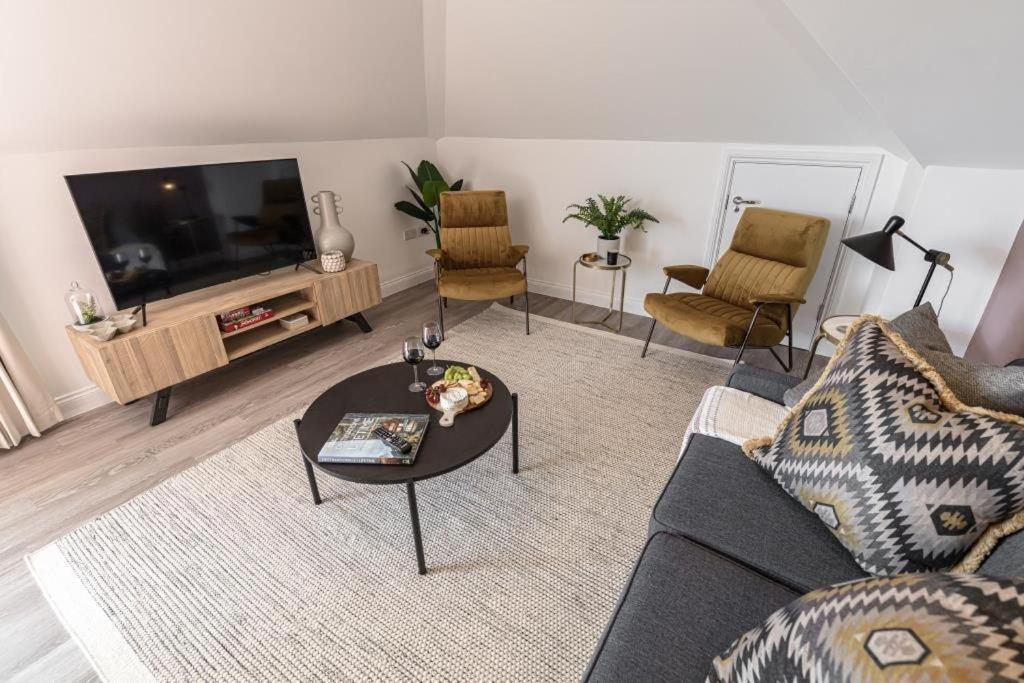 Bournecoast - Stylish Flat With Balcony - Sea Views - 10 Min Walk To Beach - Parking - Wifi - Fm8407 ボーンマス エクステリア 写真
